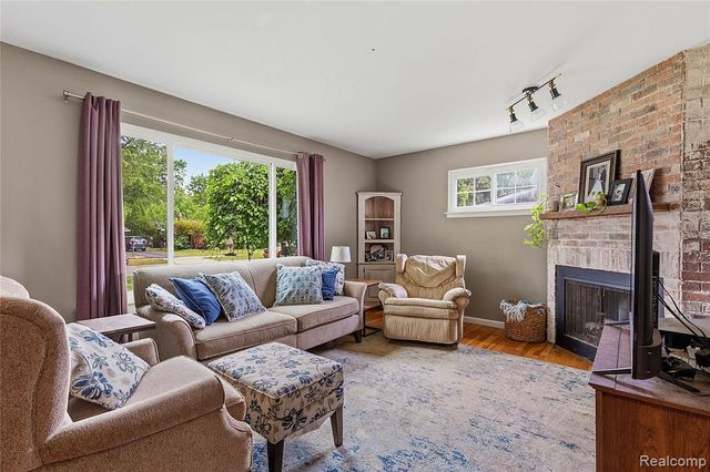 22159 W Brandon Street, Farmington, MI 48336