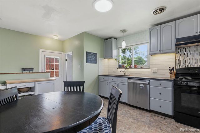 22159 W Brandon Street, Farmington, MI 48336