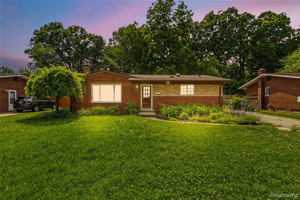 22159 W Brandon Street, Farmington, MI 48336