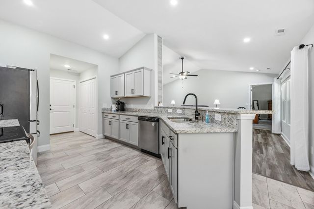 4177 Charleston Oaks Dr, Loris, SC 29569