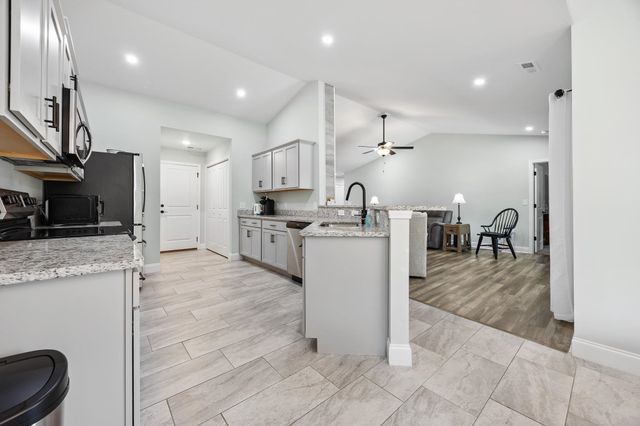 4177 Charleston Oaks Dr, Loris, SC 29569