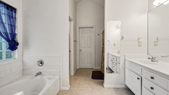 1001 Crimson Creek Drive, Lexington, KY 40509