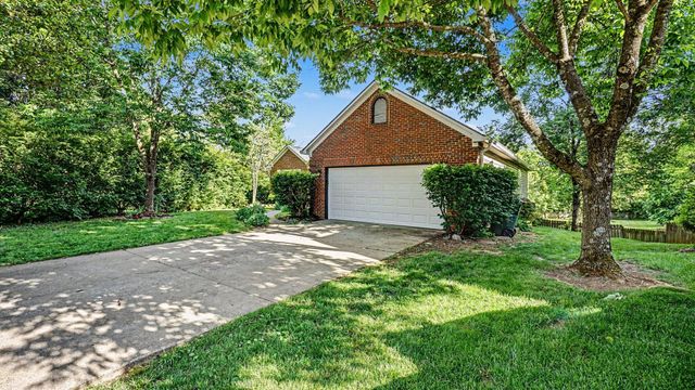 1001 Crimson Creek Drive, Lexington, KY 40509