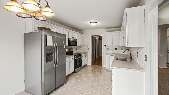 1001 Crimson Creek Drive, Lexington, KY 40509
