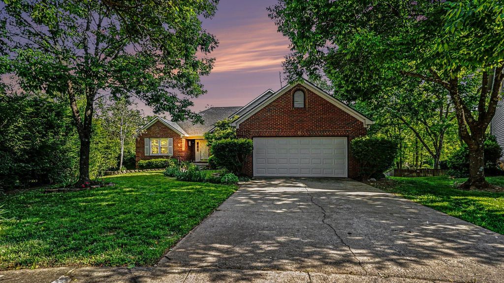 1001 Crimson Creek Drive, Lexington, KY 40509