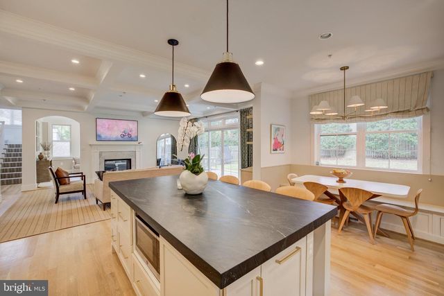 5627 KNOLLWOOD RD, Bethesda, MD 20816
