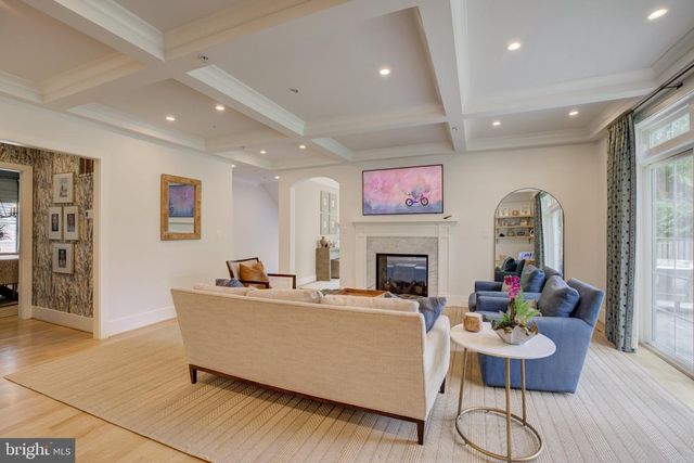 5627 KNOLLWOOD RD, Bethesda, MD 20816