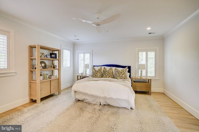5627 KNOLLWOOD RD, Bethesda, MD 20816