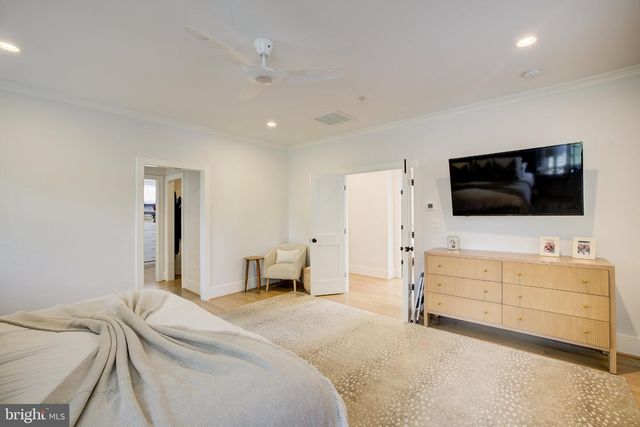 5627 KNOLLWOOD RD, Bethesda, MD 20816