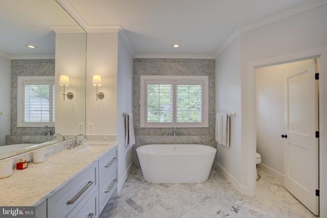 5627 KNOLLWOOD RD, Bethesda, MD 20816