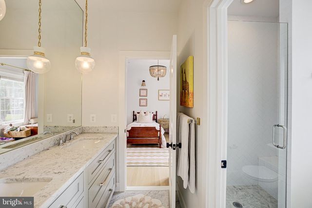 5627 KNOLLWOOD RD, Bethesda, MD 20816