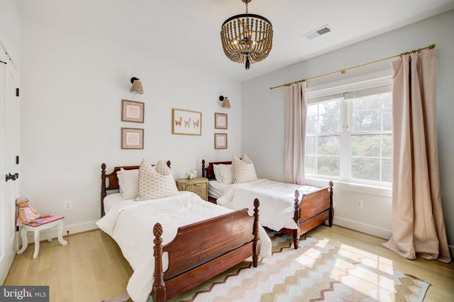 5627 KNOLLWOOD RD, Bethesda, MD 20816