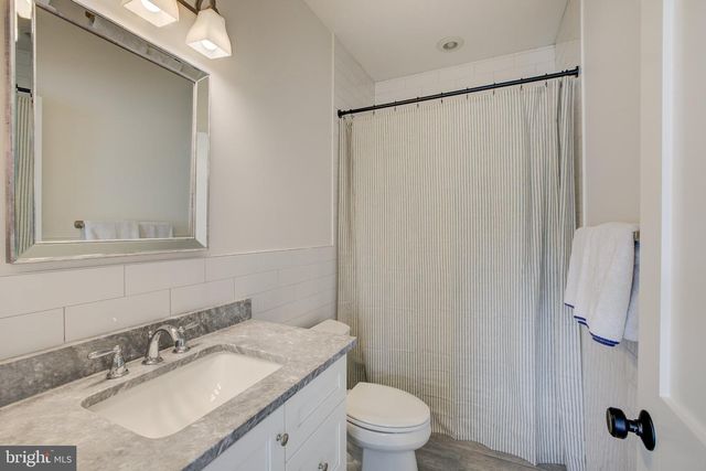 5627 KNOLLWOOD RD, Bethesda, MD 20816