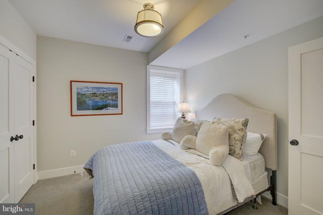 5627 KNOLLWOOD RD, Bethesda, MD 20816