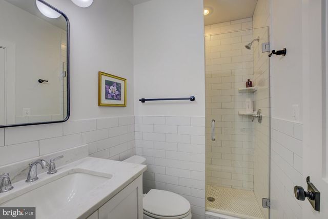 5627 KNOLLWOOD RD, Bethesda, MD 20816