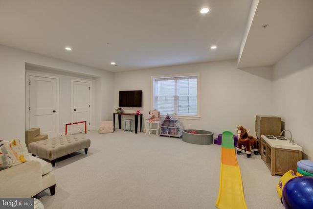 5627 KNOLLWOOD RD, Bethesda, MD 20816