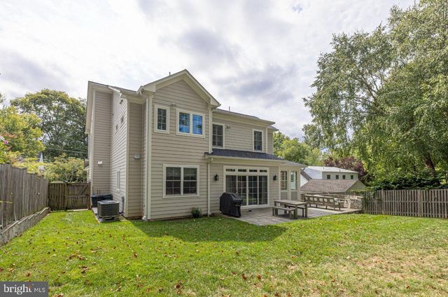 5627 KNOLLWOOD RD, Bethesda, MD 20816