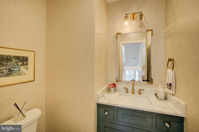 5627 KNOLLWOOD RD, Bethesda, MD 20816