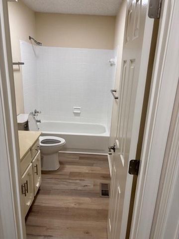 818 Autumn Drive, Belton, MO 64012