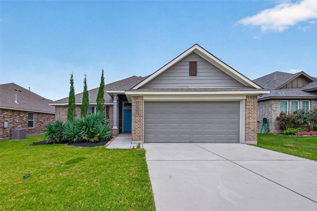 14370 S Summerchase Circle, Willis, TX 77318