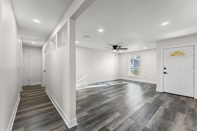 414 Harold Lane, Baytown, TX 77521