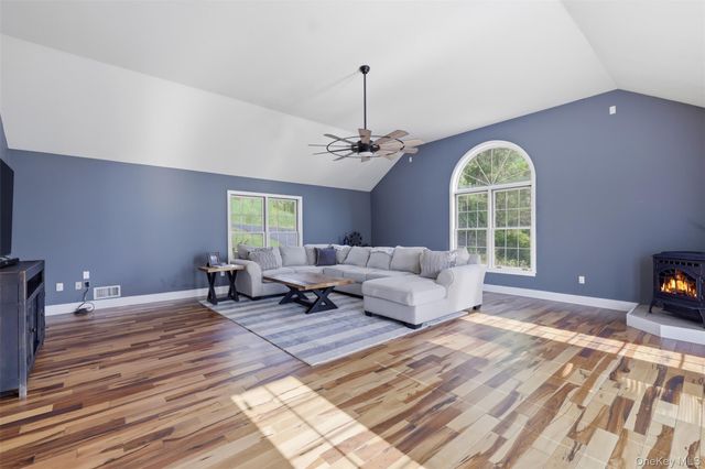 233 Devon Farms Road, Stormville, NY 12582