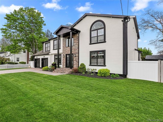 250 N 5th Street, Lindenhurst, NY 11757