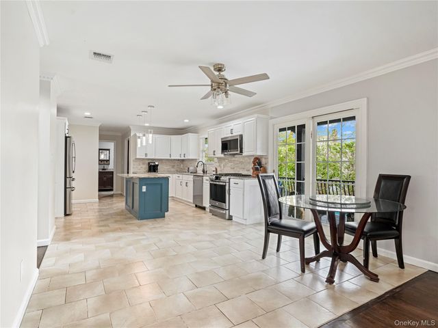 250 N 5th Street, Lindenhurst, NY 11757