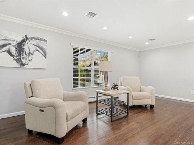 250 N 5th Street, Lindenhurst, NY 11757