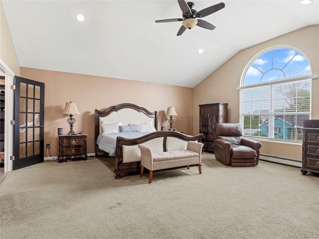 250 N 5th Street, Lindenhurst, NY 11757