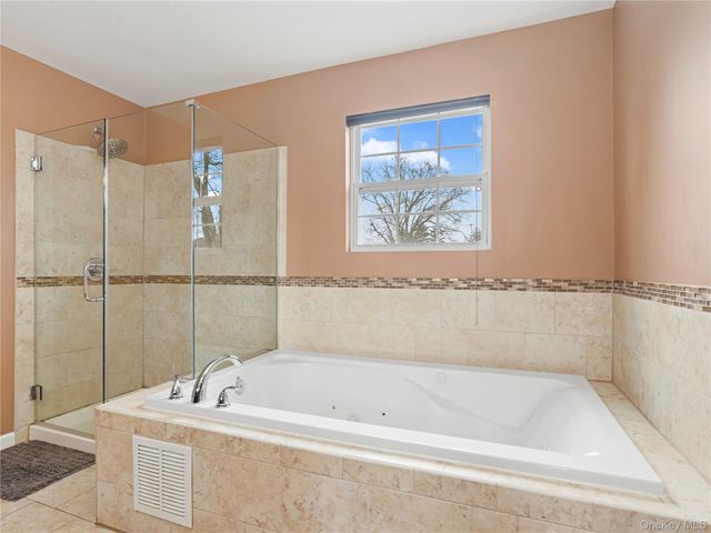 250 N 5th Street, Lindenhurst, NY 11757