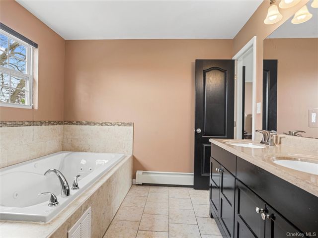 250 N 5th Street, Lindenhurst, NY 11757
