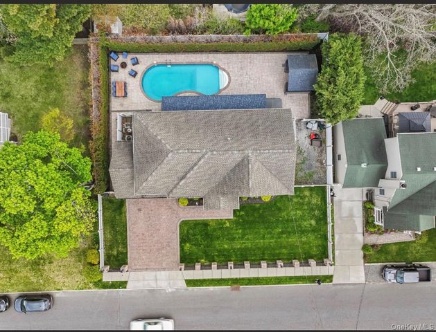 250 N 5th Street, Lindenhurst, NY 11757