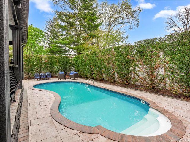 250 N 5th Street, Lindenhurst, NY 11757