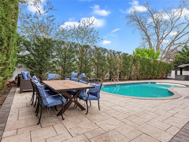 250 N 5th Street, Lindenhurst, NY 11757