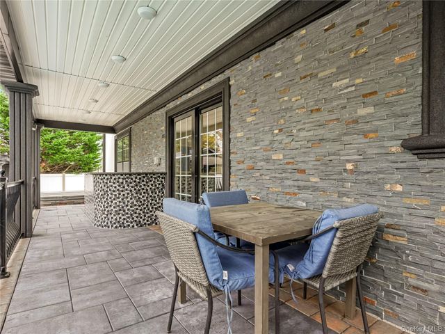 250 N 5th Street, Lindenhurst, NY 11757