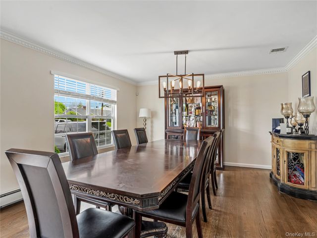 250 N 5th Street, Lindenhurst, NY 11757