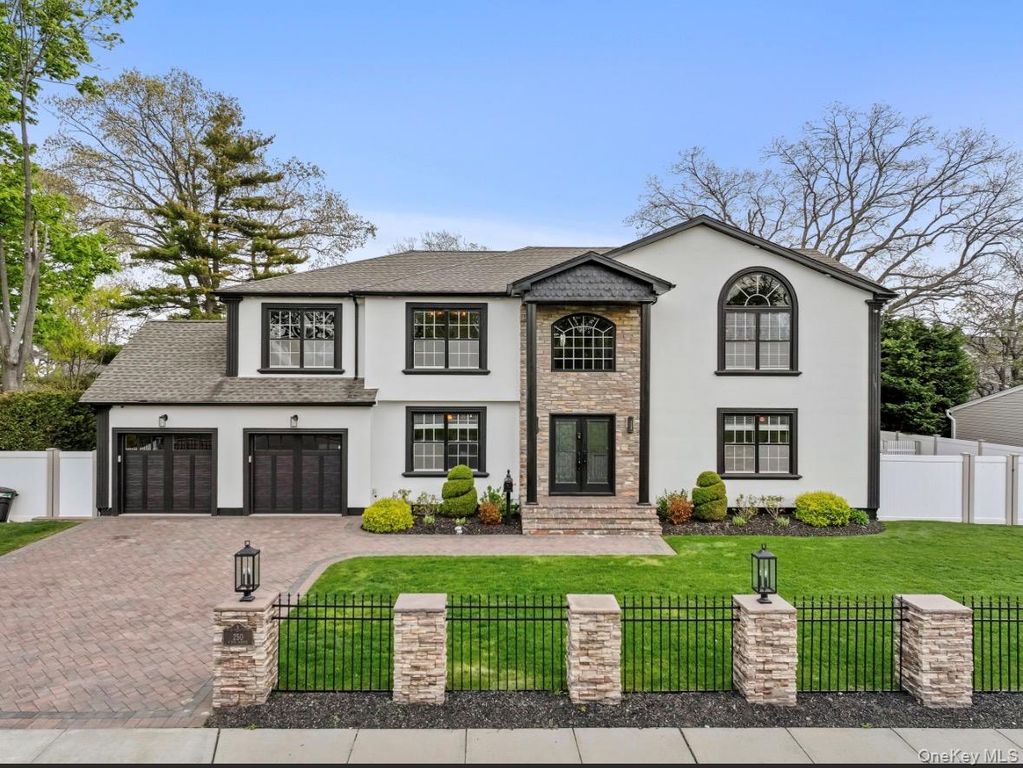 250 N 5th Street, Lindenhurst, NY 11757