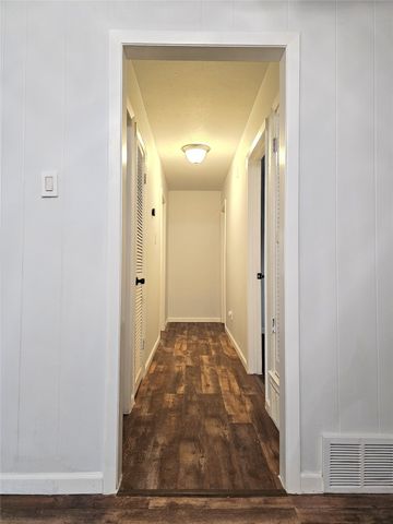 604 Bayless Drive, Euless, TX 76040