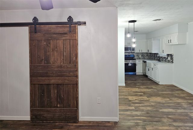 604 Bayless Drive, Euless, TX 76040