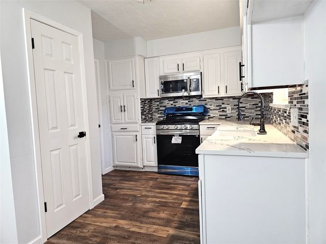 604 Bayless Drive, Euless, TX 76040