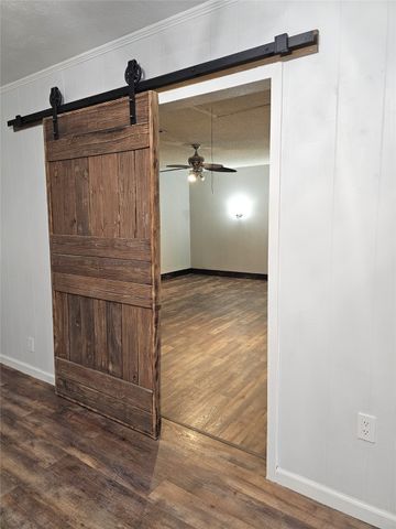 604 Bayless Drive, Euless, TX 76040