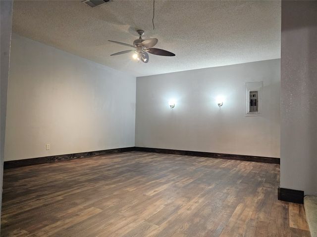 604 Bayless Drive, Euless, TX 76040