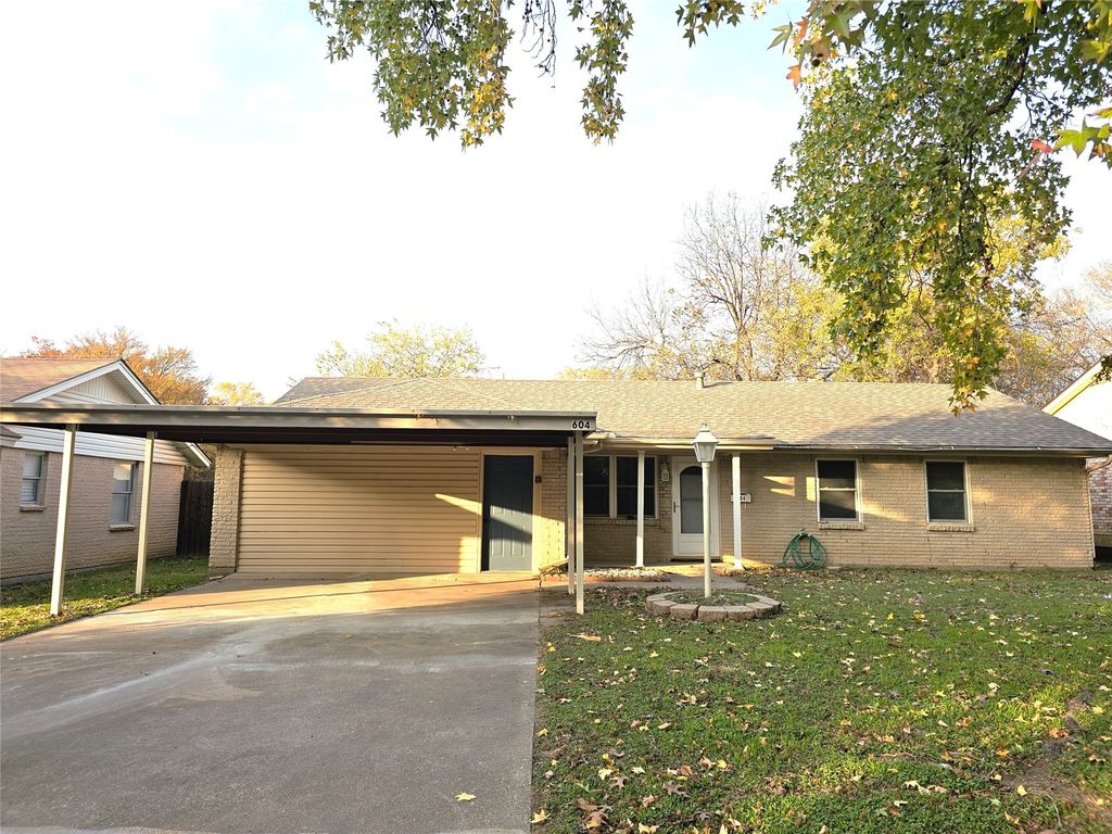 604 Bayless Drive, Euless, TX 76040