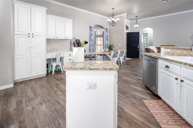 4300 Mackenzie Drive, Moore, OK 73160