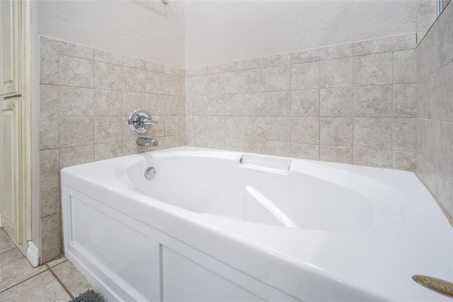 4300 Mackenzie Drive, Moore, OK 73160