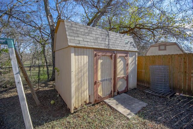 4300 Mackenzie Drive, Moore, OK 73160