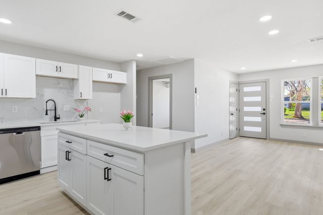 1207 Glynn Oaks Drive, Arlington, TX 76010