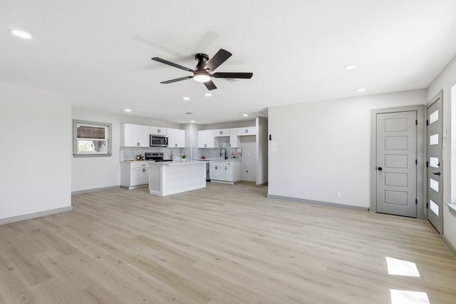 1207 Glynn Oaks Drive, Arlington, TX 76010