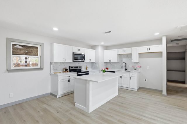 1207 Glynn Oaks Drive, Arlington, TX 76010